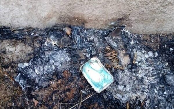 Mulher é presa suspeita de atear fogo em seu próprio bebê