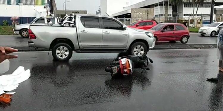 Jovem tenta fazer ultrapassagem e morre em avenida de Manaus