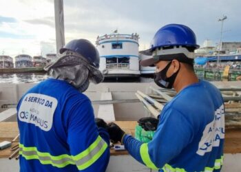 Em Manaus, áreas atingidas pela cheia recebem estrutura para bombear água parada e ações de limpeza para combater mau cheiro