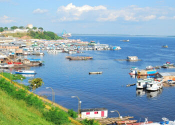 Adolescente é encontrado morto após se afogar no Educandos