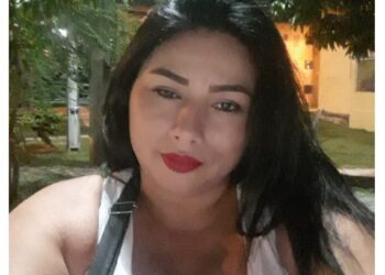 Mulher é morta a facadas e tem corpo incendiado pelo marido em Manaus