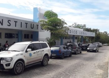 Jovem é assassinada e outra fica ferida durante festa em flutuante