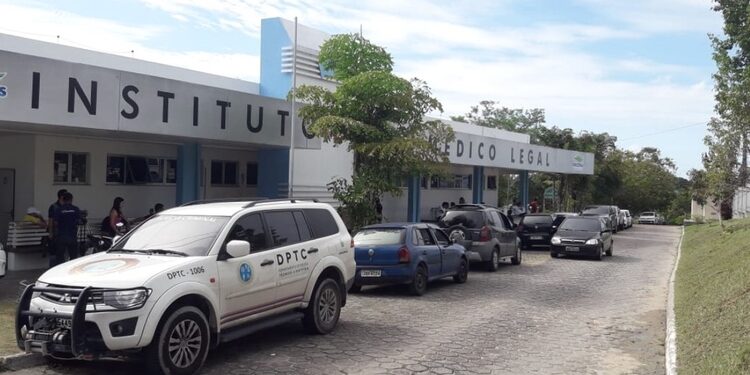 Jovem é assassinada e outra fica ferida durante festa em flutuante