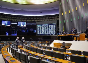 Câmara aprova MP do novo salário mínimo de R$ 1.100