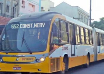 Homem é esfaqueado durante tentativa de assalto no coletivo da linha 652 em Manaus