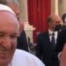 ‘É muita cachaça e pouca oração’, diz Papa ao brincar com brasileiros no Vaticano