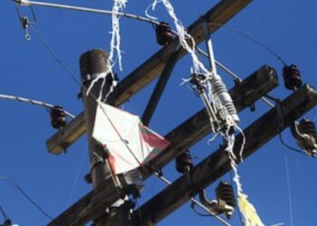 Autônomo tenta retirar ‘papagaio’ de fio elétrico e morre na Compensa