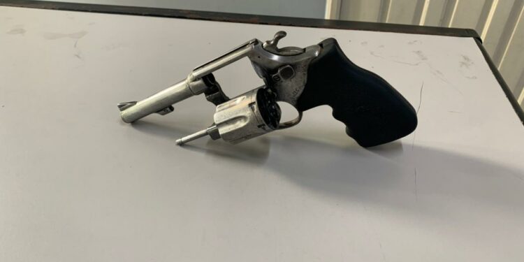 Criminoso é preso após praticar arrastão no Parque das Laranjeiras