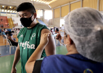 Postos de vacinação contra a Covid-19 não funcionarão nesta segunda-feira em Manaus