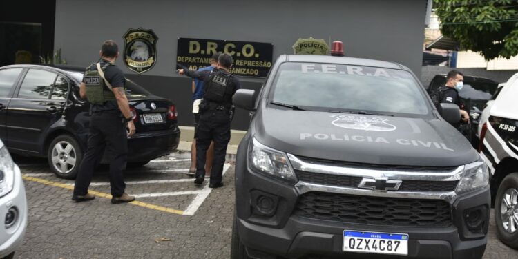 Chefões do CV presos no RJ, apontados como mandantes dos ataques criminosos no AM, chegam a Manaus