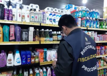 Procon apreende mais de 40Kg de alimentos estragados em supermercado na Zona Leste