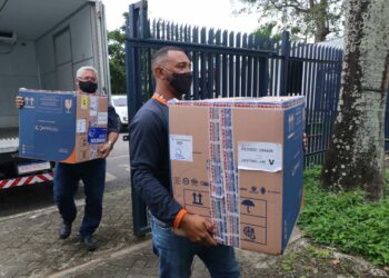 Amazonas recebe nova remessa com mais de 9 mil doses de vacinas Pfizer