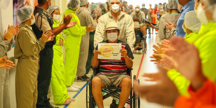 Hospital Delphina Aziz supera 6 mil altas de pacientes curados da Covid-19