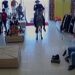 Assaltante invade loja montado em cavalo e rende funcionários
