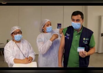 Aos 44 anos, Wilson Lima recebe primeira dose de vacina contra Covid-19: “esperei minha vez”