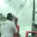Motorista tenta furar fila em engarrafamento e acaba brigando com caminhoneiro em Manaus