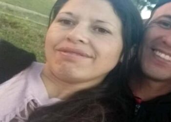 Macabro: Homem mata esposa e escreve bilhete na testa da vítima: ‘morreu porque traiu’