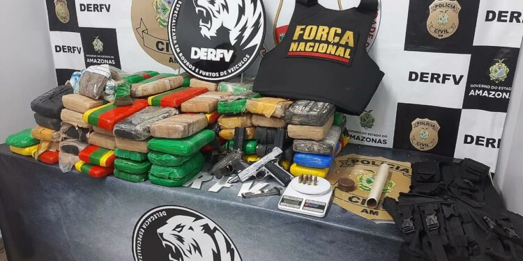 Grupo criminoso é preso com drogas e armas de fogo durante operação em Manaus