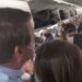 Vídeo: Bolsonaro é hostilizado e vaiado ao aparecer de surpresa em avião