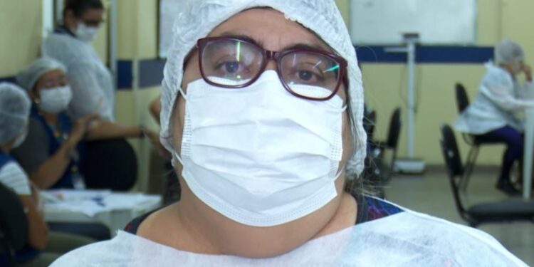 Enfermeira que perdeu o marido para Covid ajuda a vacinar manauaras neste fim de semana