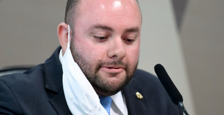 Deputado Fausto Júnior é humilhado e fica sem resposta na CPI da Covid
