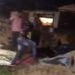 Suspeito de assaltar ônibus em Manaus é espancado pelo povo e fica entre a vida e a morte