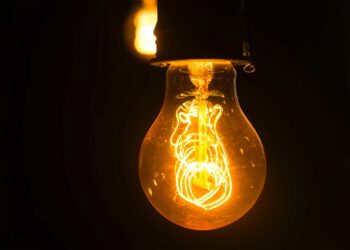 Conta de luz mais cara: Aneel reajusta valor da bandeira tarifária vermelha 2