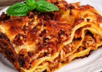 Homem é ameçado de morte após comer lasanha do cunhado: “Vou te matar”