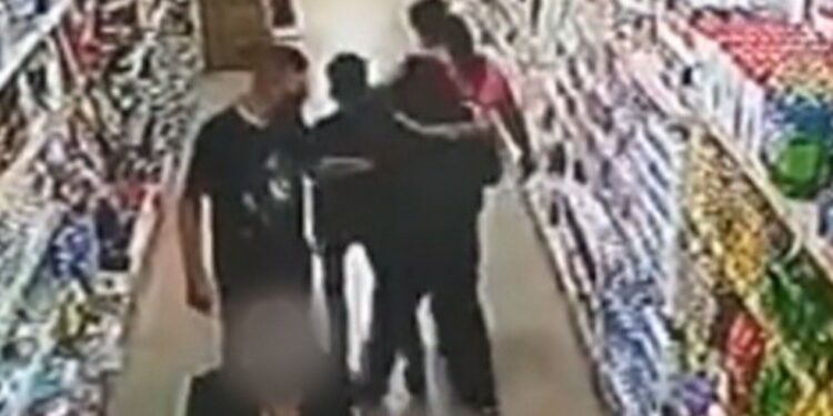 Bombeiro é preso e linchado ao aliciar adolescente, mas é solto pela Justiça