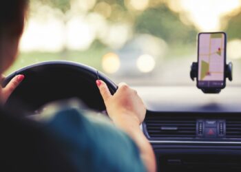 Homem leva uma surra de populares ao tenta assediar motorista de aplicativo em Manaus