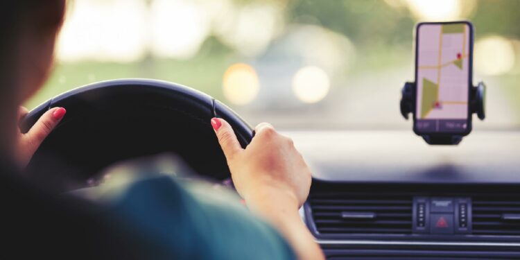 Homem leva uma surra de populares ao tenta assediar motorista de aplicativo em Manaus