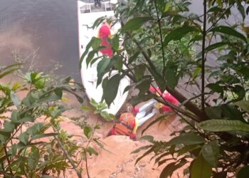 Adolescente sai para nadar em rio escondida da mãe e acaba morrendo afogada em Manaus