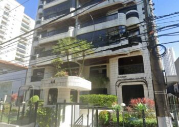 Garoto morre ao cair de cobertura no 9º andar; varanda não tinha proteção