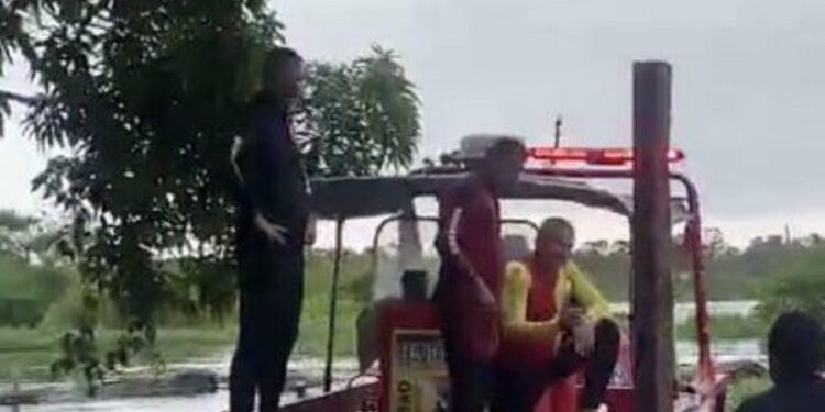 Corpo de mulher que desapareceu em lago do Puraquequara é resgatado
