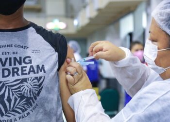 100% da população manauara vai está vacinada até final de agosto, garante David Almeida