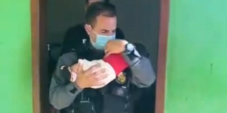 Mãe viciada entrega bebê como ‘garantia’ em boca de fumo e perde criança
