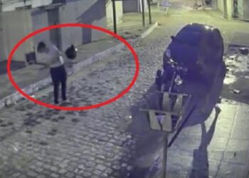 Mulher é agredida com capacete e tem moto destruída por ex