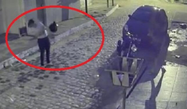 Mulher é agredida com capacete e tem moto destruída por ex