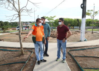 David Almeida vistoria reforma da praça Barcelona: “Cuidando da  nossa cidade”