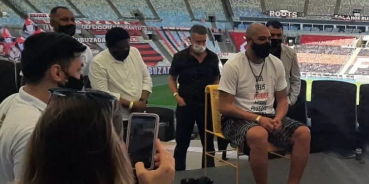 Adriano Imperador é homenageado na Calçada da Fama, do Maracanã