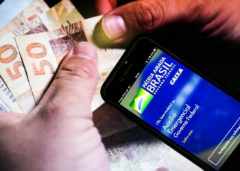 Auxílio emergencial: caixa libera saque para trabalhadores nascidos em maio