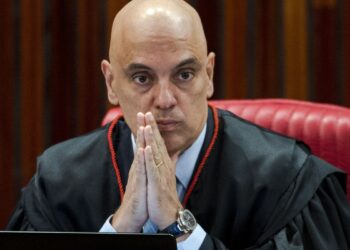 Após Bolsonaro ameaçar eleições, Moraes rebate: “O Brasil votará soberanamente em 2022”