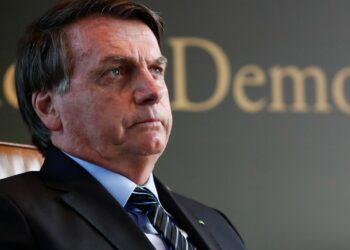 Bolsonaro é internado com fortes dores abdominais