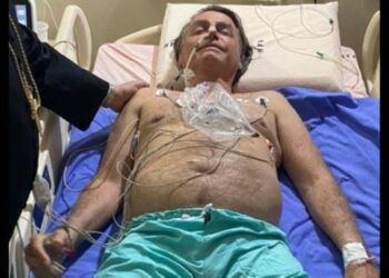 Presidente Bolsonaro é transferido para São Paulo e pode passar por nova cirurgia