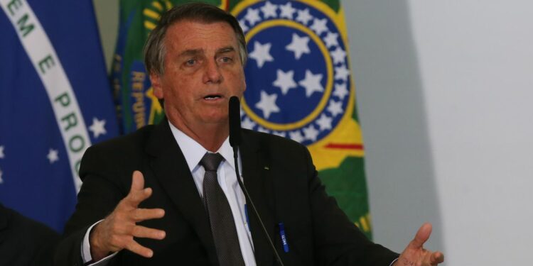 Bolsonaro diz que vai vetar aumento de R$5,7 bilhões do Fundo Eleitoral