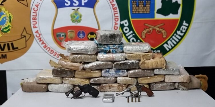 Suspeito é preso com 29 quilos de drogas na comunidade União