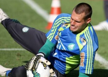 Ex-goleiro do Palmeiras fala besteira da CoronaVac e internautas não perdoam