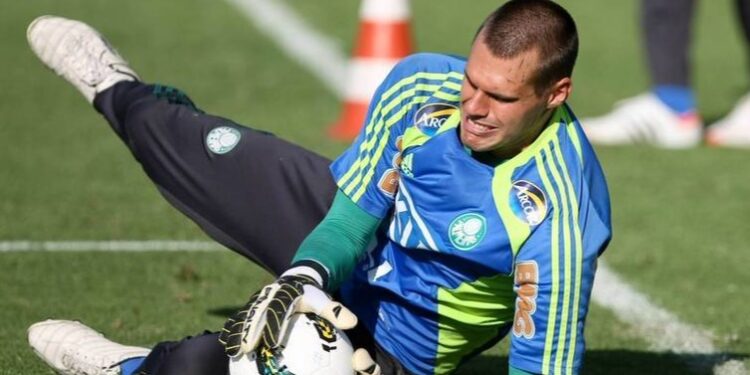 Ex-goleiro do Palmeiras fala besteira da CoronaVac e internautas não perdoam