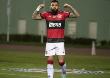 Flamengo goleia Bahia por 5 x 0 e se aproxima do G4 do Brasileirão