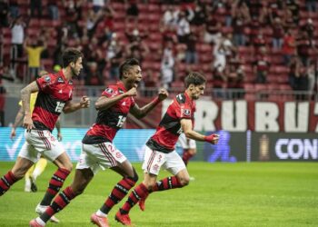 Flamengo faz bonito em cima de time argentino e se classifica para quartas da Libertadores